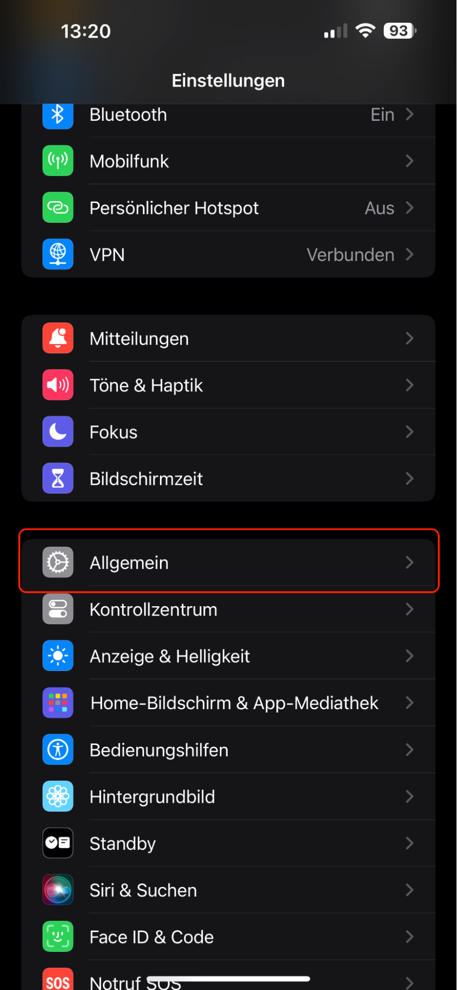 Die Einstellungen-App auf dem iPhone zeigt eine Liste von Systemoptionen an. Wählen Sie Allgemein, um Ihr Gerät auf die Werkseinstellungen zurückzusetzen.