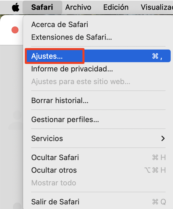 El menú Safari en un Mac, con Ajustes resaltado. Cómo arreglar servicio de cuentas quiere usar el llavero de inicio de sesión en los navegadores.