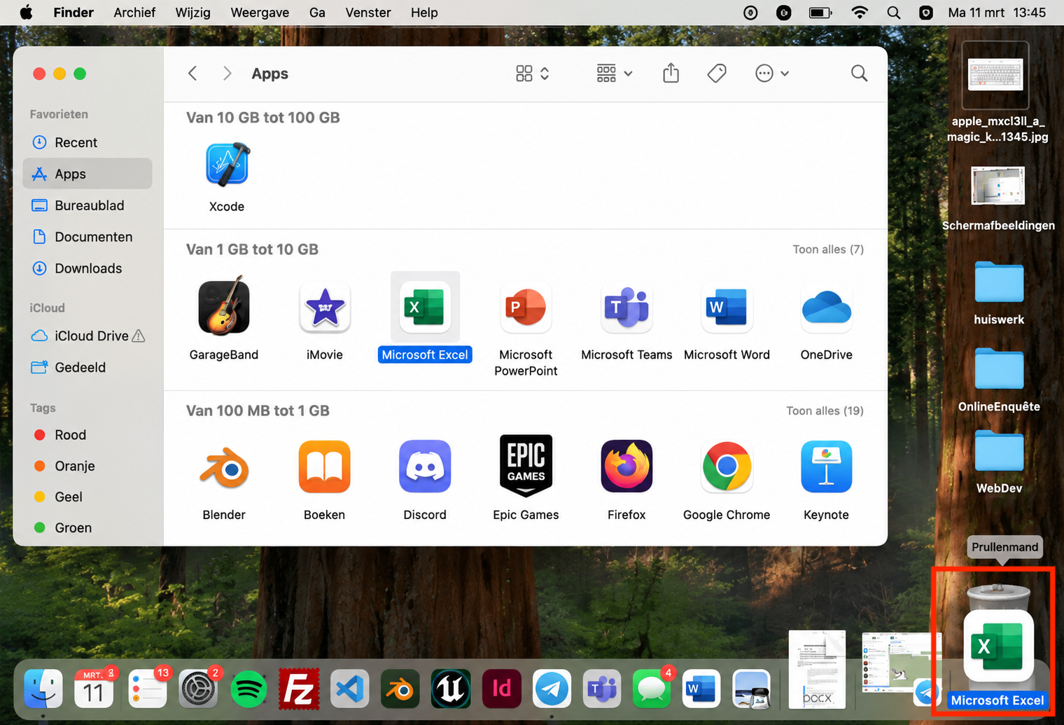 In de map Applicaties van Finder, selecteer de apps die je niet meer nodig hebt en sleep ze naar de Prullenmand om ze van je Mac te verwijderen.