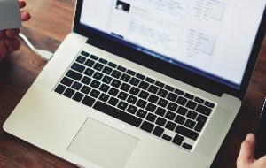 Why Is My Mac Screen White, and How to Fix it Why Is My Mac Screen White, and How to Fix it