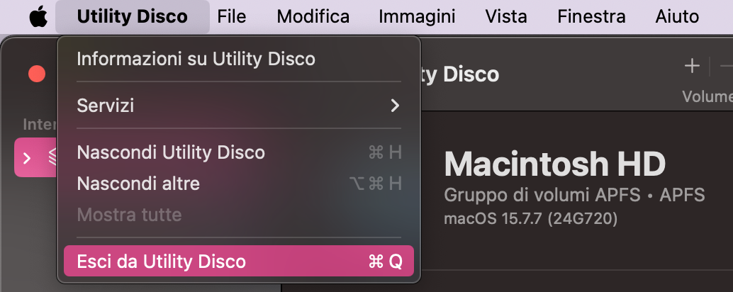 Il menu a discesa di Utility Disco mostra l'opzione Esci da Utility Disco evidenziata nella barra dei menu. Esci da Utility Disco per continuare il ripristino del Mac alle impostazioni di fabbrica.