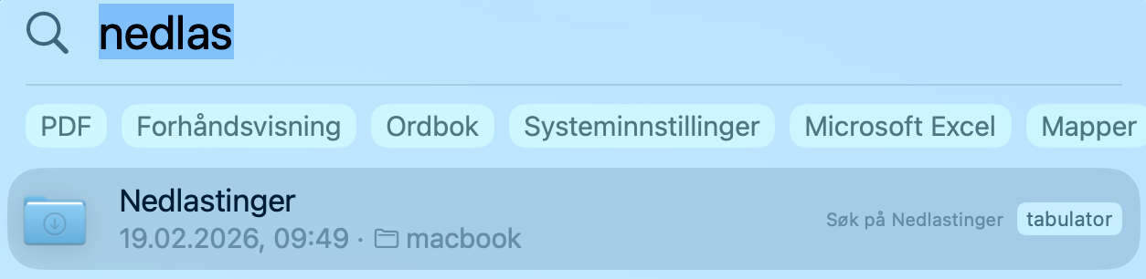 Nedlastingsmappen din kan være full av gamle data du ikke lenger trenger. Det er en god idé å slette dem, så åpne mappen nå.