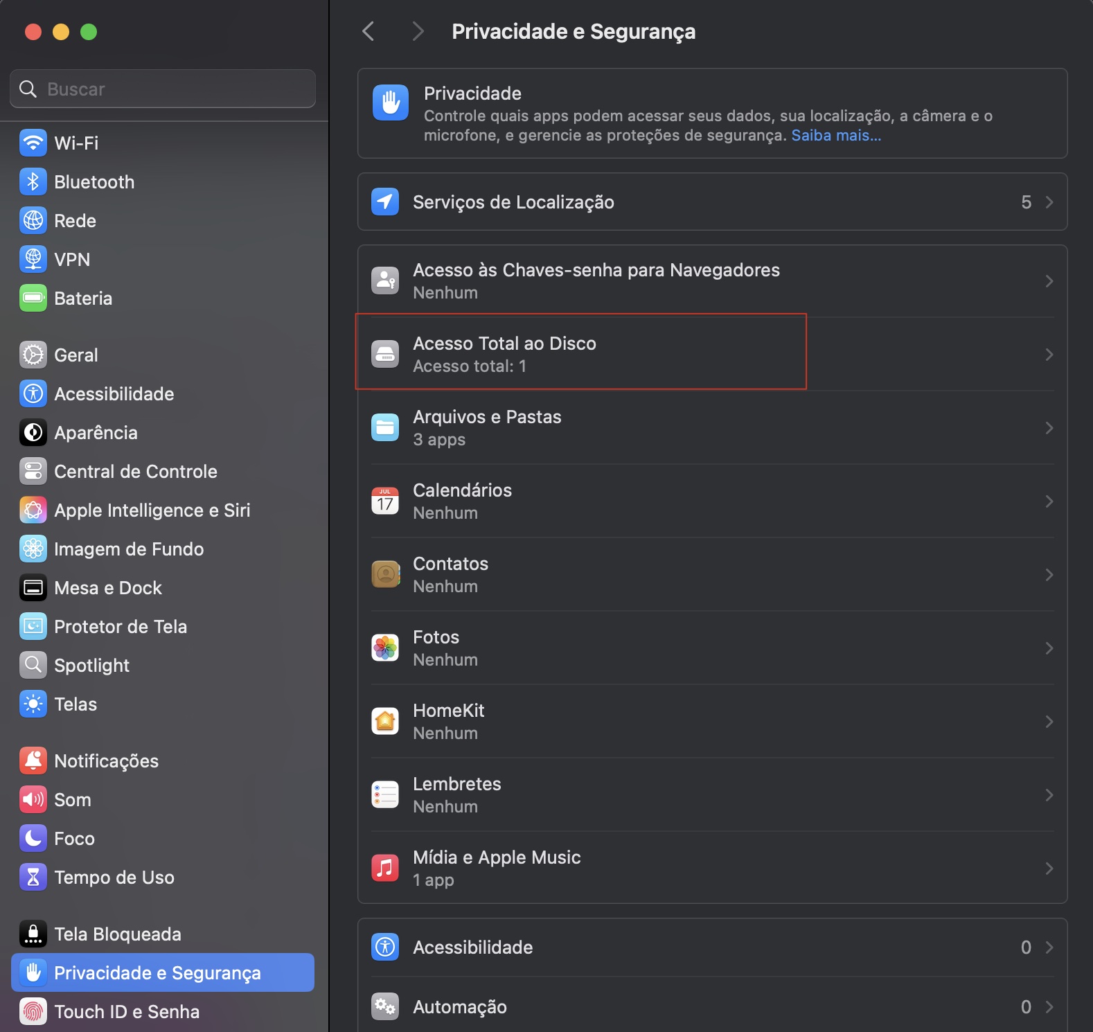 Para verificar keyloggers no seu laptop ou PC Apple, você também pode checar os ajustes de Privacidade e Segurança do seu Mac. Abra os Ajustes do Sistema e procure a aba Privacidade e Segurança.
