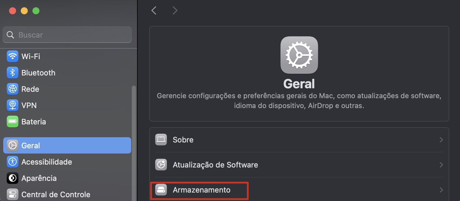 Quando o iCloud Drive estiver ocupando muito espaço de armazenamento no seu Mac, ative o Armazenamento Otimizado clicando em Armazenamento na Conta Apple.