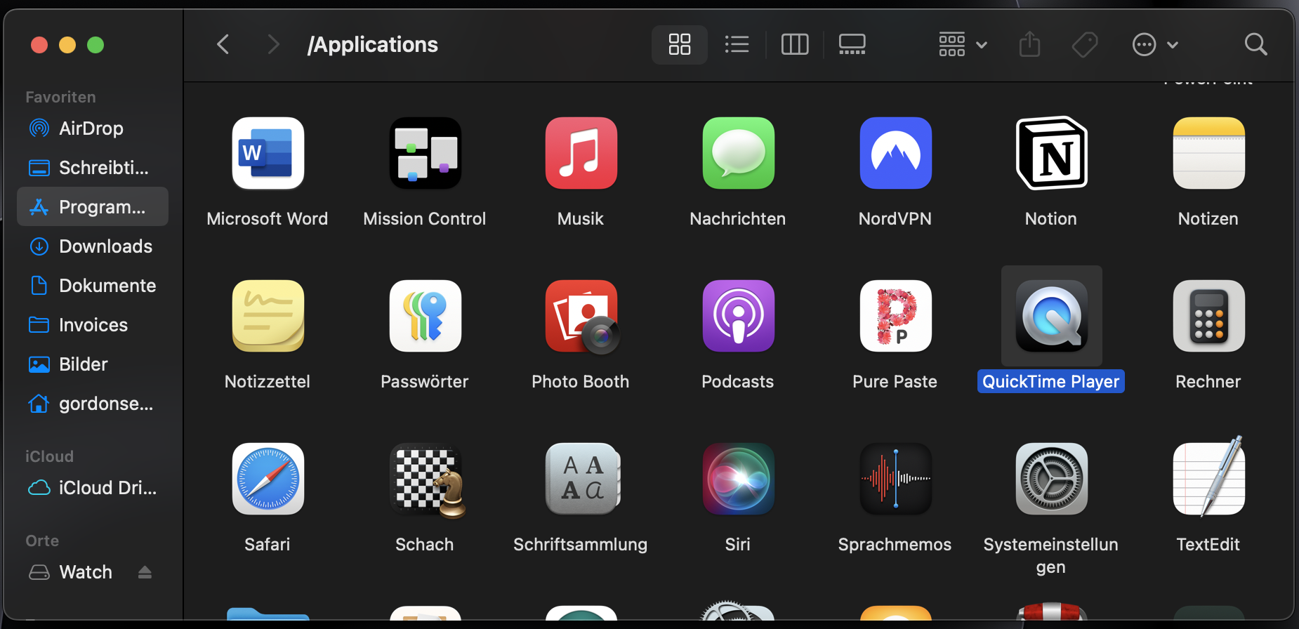 Das Bild zeigt Macs Liste der Apps im Programme-Ordner. Die Auswahl von QuickTime Player ist der erste Schritt bei der Aufnahme eines Videos auf einem Mac. Das Bild zeigt Macs Liste der Apps im Programme-Ordner. Die Auswahl von QuickTime Player ist der erste Schritt bei der Aufnahme eines Videos auf einem Mac.