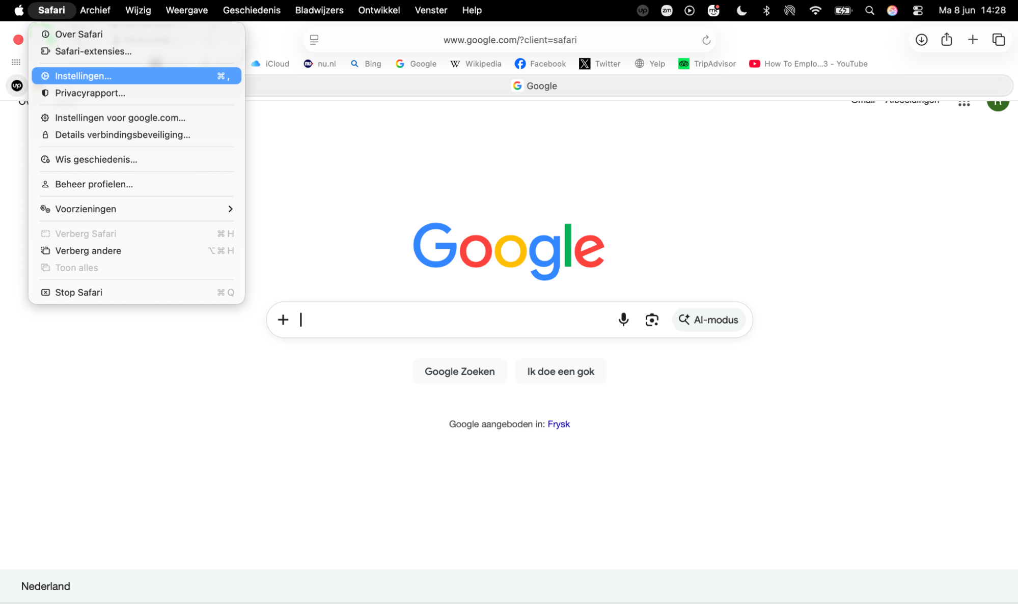 Om plug-ins in Safari uit te schakelen, begin je met klikken op Safari in de menubalk.