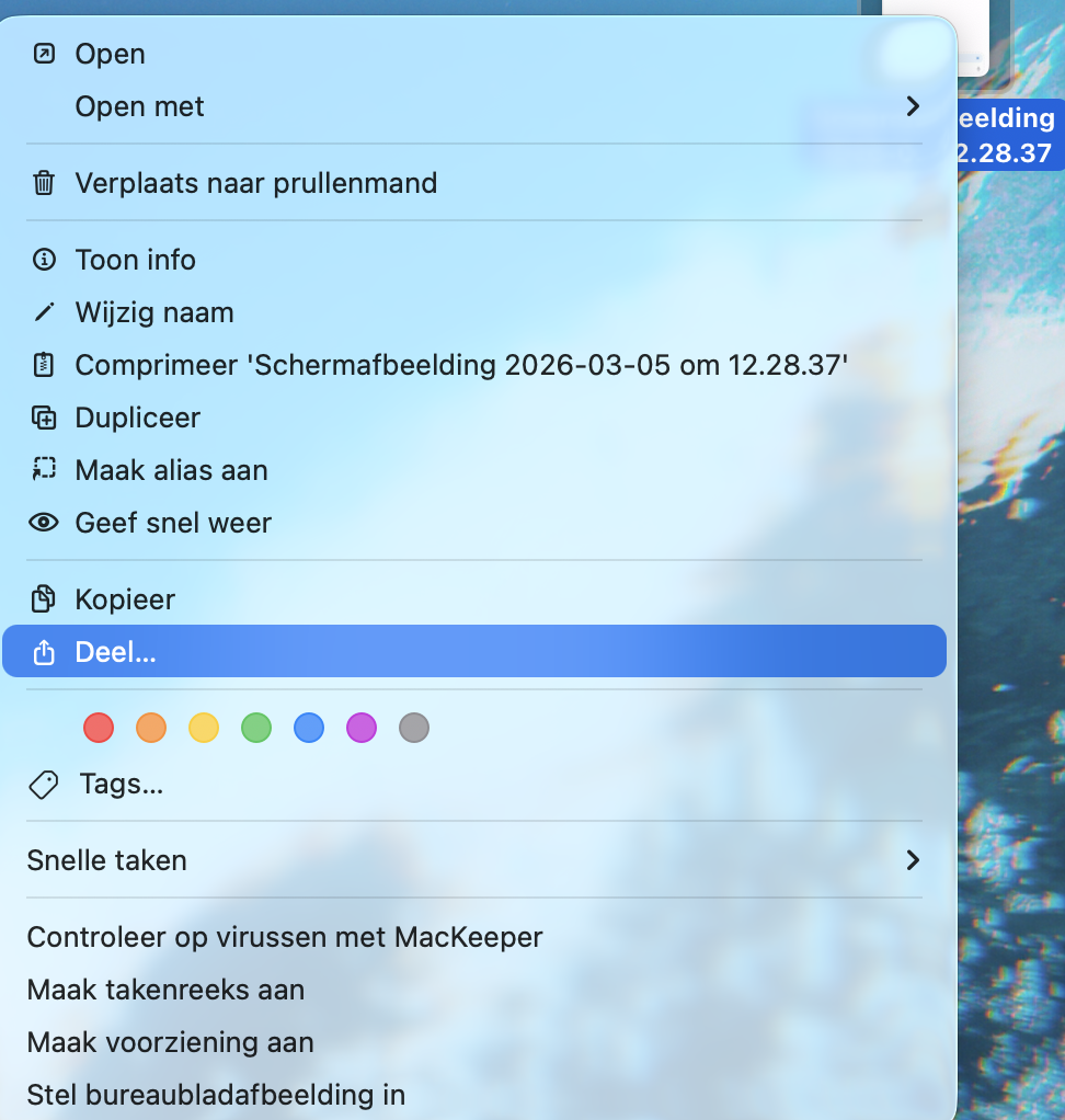 Het rechtermuisknopmenu op Mac met de optie Deel. Om gegevens van Mac naar Mac te verplaatsen via e-mail, klik je op Deel om een bestand naar je nieuwe Mac te sturen.