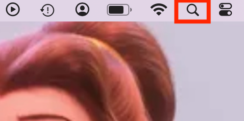 Per iniziare a svuotare la cache DNS sul tuo Mac, vai all’app Spotlight. Puoi accedervi tramite la barra di ricerca oppure premendo Command + Spazio sulla tastiera.