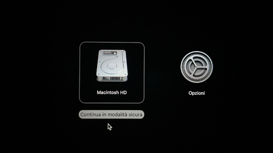 L’opzione per avviare in Modalità Sicura nelle opzioni di avvio su Mac. Prova ad aprire i file corrotti in Modalità Sicura per verificare se le incompatibilità software sono la causa.