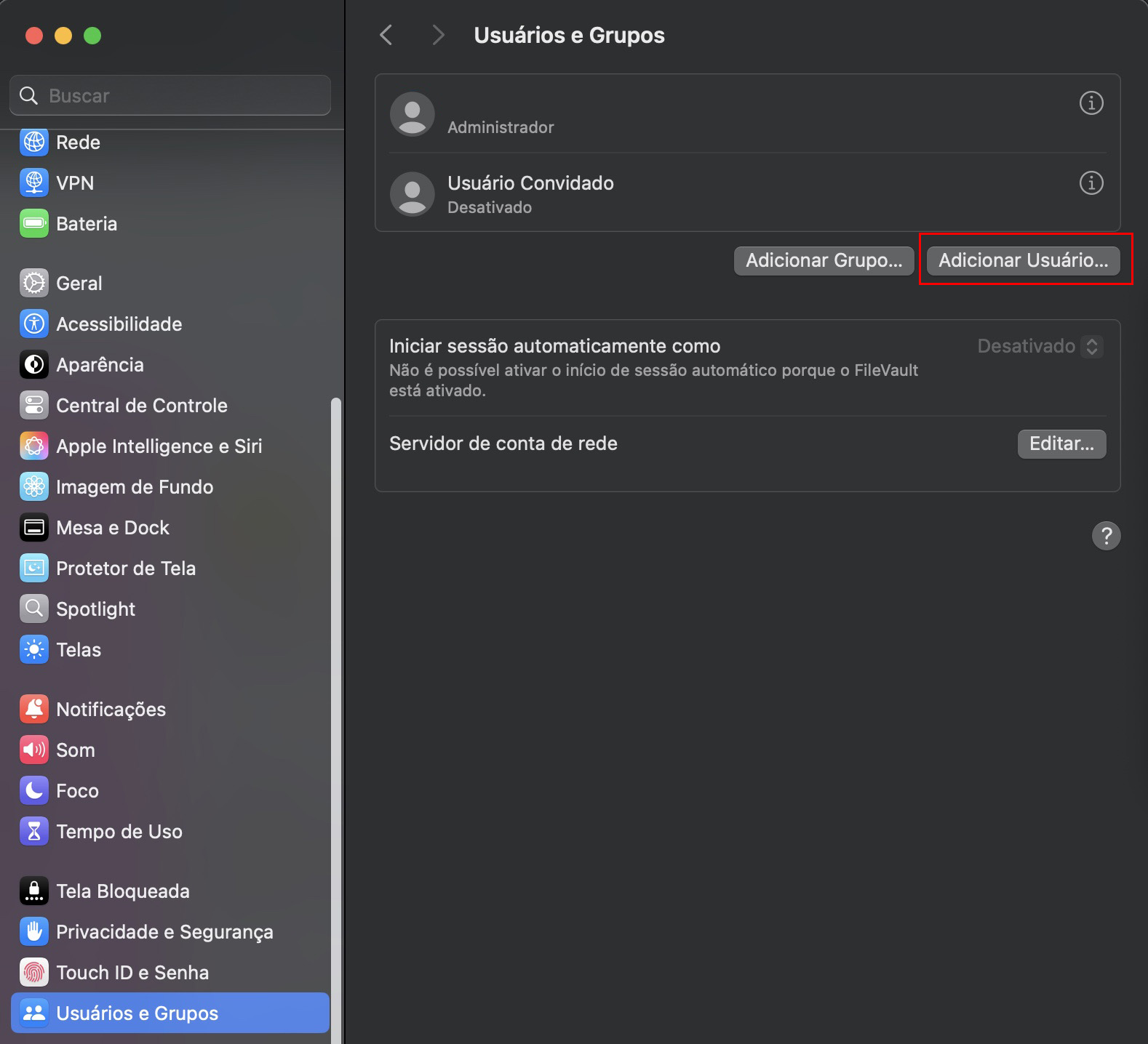 Nos Ajustes do Sistema, role pelo painel esquerdo até encontrar Usuários e Grupos e clique nele. Em seguida, você verá um botão Adicionar Usuário à direita, que permitirá ao administrador do Mac adicionar novos usuários ao dispositivo.
