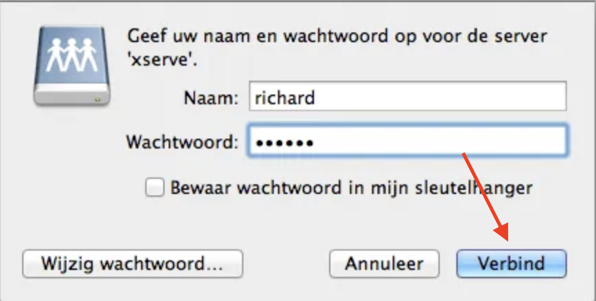 Het venster Netwerkverbinding op Mac met de inlogopties. Om via Bluetooth bestanden van de ene Mac naar een andere Mac te kopiëren, voer je de beheerdersgebruikersnaam en het wachtwoord van je oude Mac in en klik je op  Verbind.
