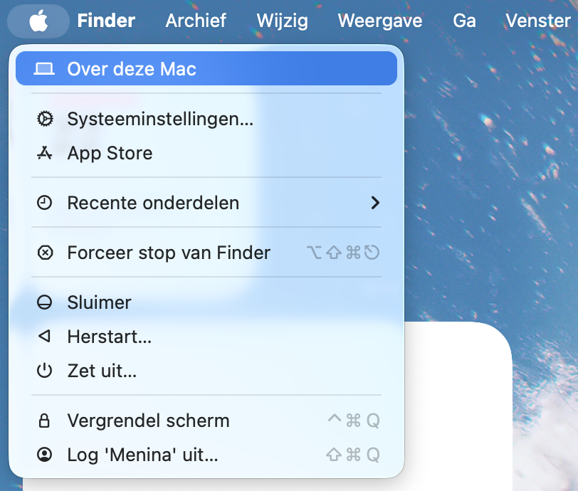 Klik op het  Apple-menu linksboven in de menubalk en kies Over deze Mac. Dit is de eerste stap om je bestandssysteem te controleren.