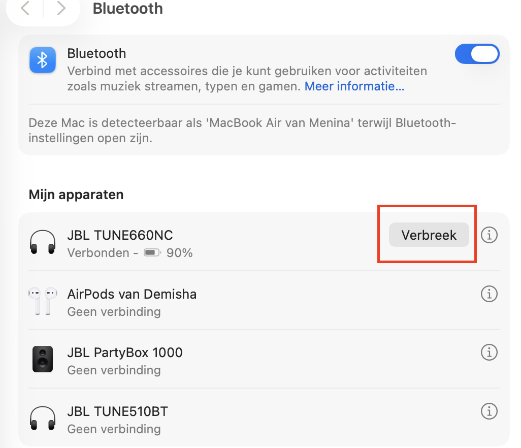Bluetooth uit- en weer inschakelen om het Apple-muisprobleem op je Mac op te lossen. Ga hiervoor naar Systeemvoorkeuren > Bluetooth en klik op de knop Zet Bluetooth UIT/AAN. Verbind vervolgens je muis opnieuw.