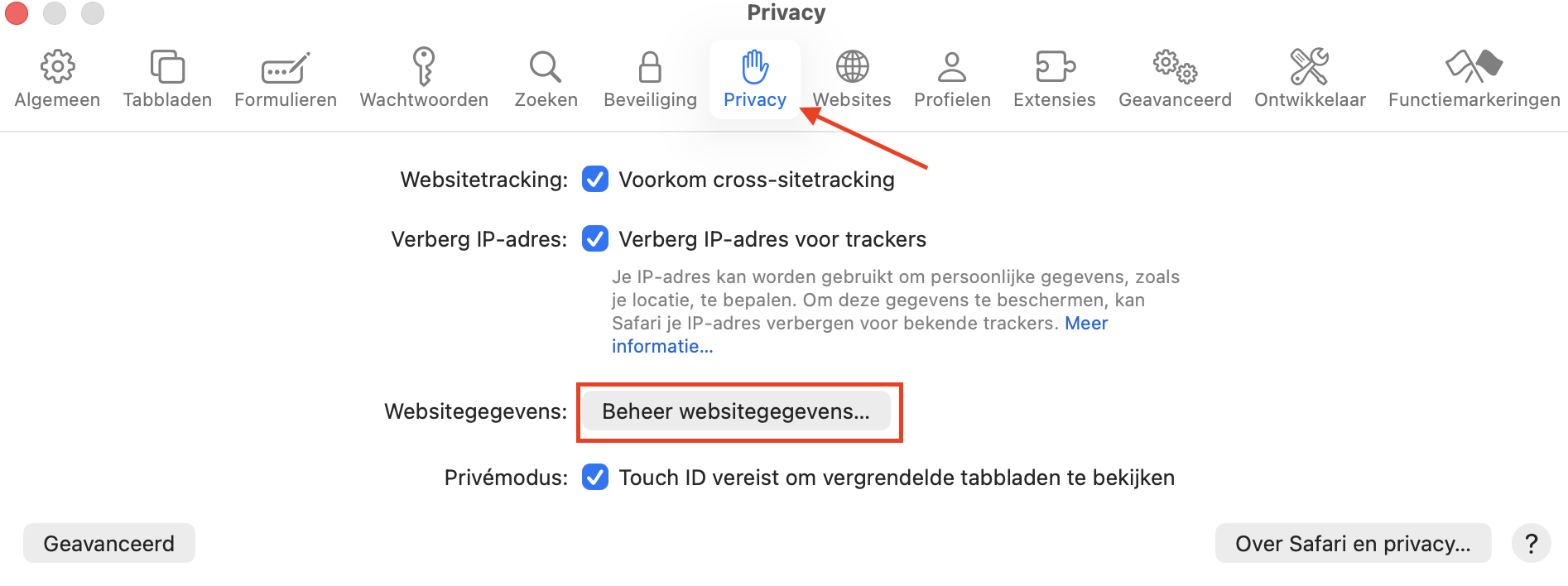 Het menu Privacy in de Safari-instellingen op de Mac. Om oude gegevens te verwijderen en ruimte vrij te maken op je Mac, klik je op ‘Beheer websitegegevens’ en vervolgens op ‘Verwijder alles’.