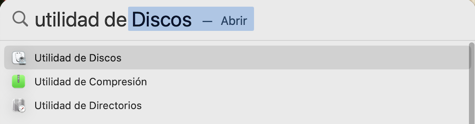 Búsqueda Spotlight en un Mac, con Utilidad de Discos.app mostrando. Cómo arreglar servicio de cuentas quiere usar el llavero de inicio de sesión.