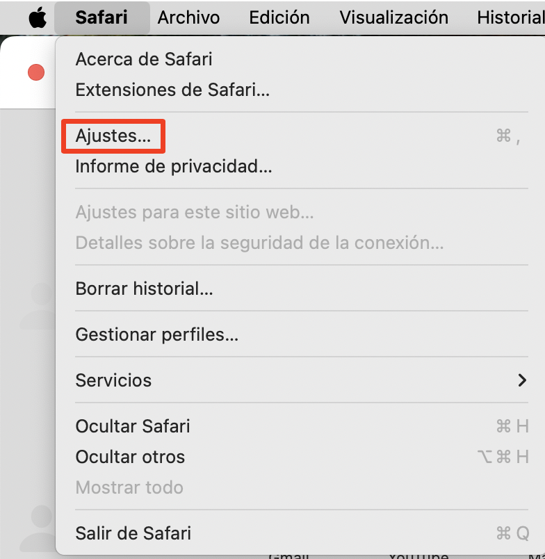 Accede a las Preferencias de Safari haciendo clic en el menú Safari.