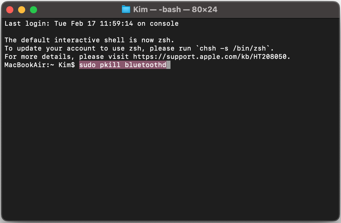 Un’altra opzione comune per eseguire il debug del Bluetooth è Terminale: su macOS Monterey, nella finestra di Terminale devi digitare il comando sudo pkill bluetoothd.