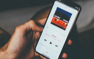 How to Stop Apple Music from Automatically Playing How to Stop Apple Music from Automatically Playing