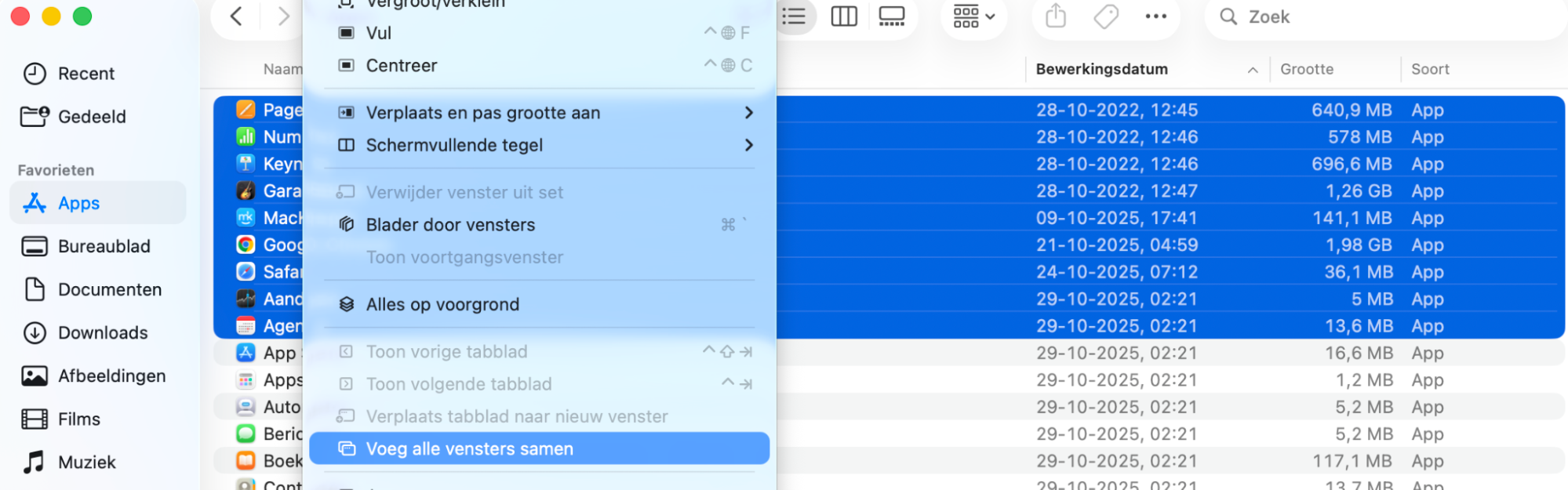 Maak RAM vrij op je Mac door het gebruik van Finder te beperken. Ga in de menubalk bovenin naar Venster en kies  Alle vensters samenvoegen. Verwijder daarna de tabbladen die je niet nodig hebt.