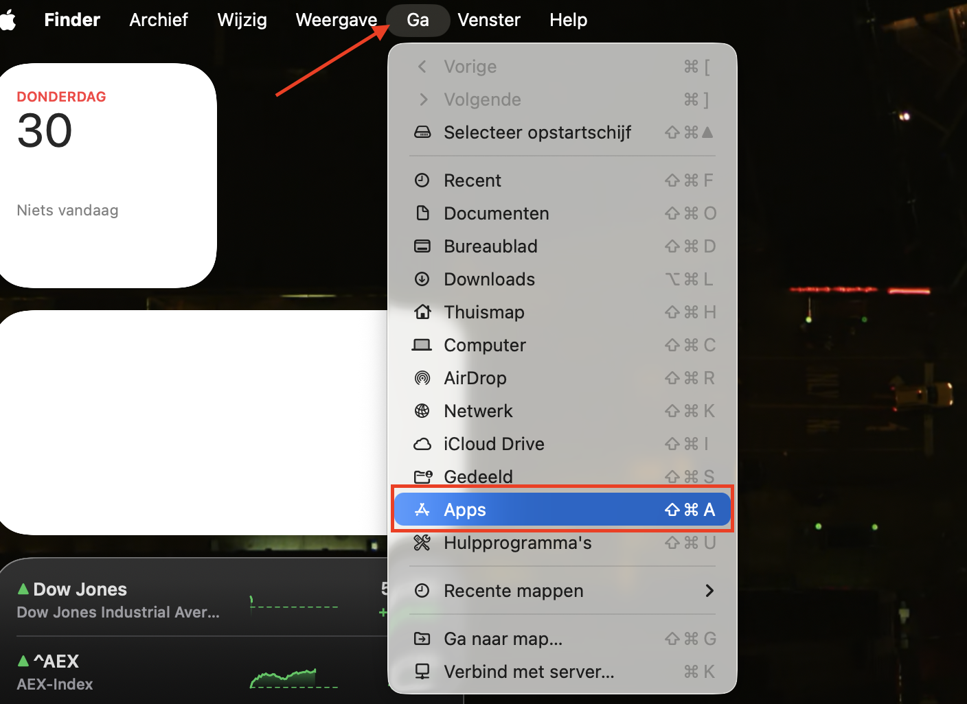 Het menu Ga naar binnen de macOS-menubalk op de Mac. Nadat je het menu Ga naar hebt geopend, kun je Apps selecteren om de map Apps te openen als je niet zeker weet waar je hem kunt vinden op de Mac.