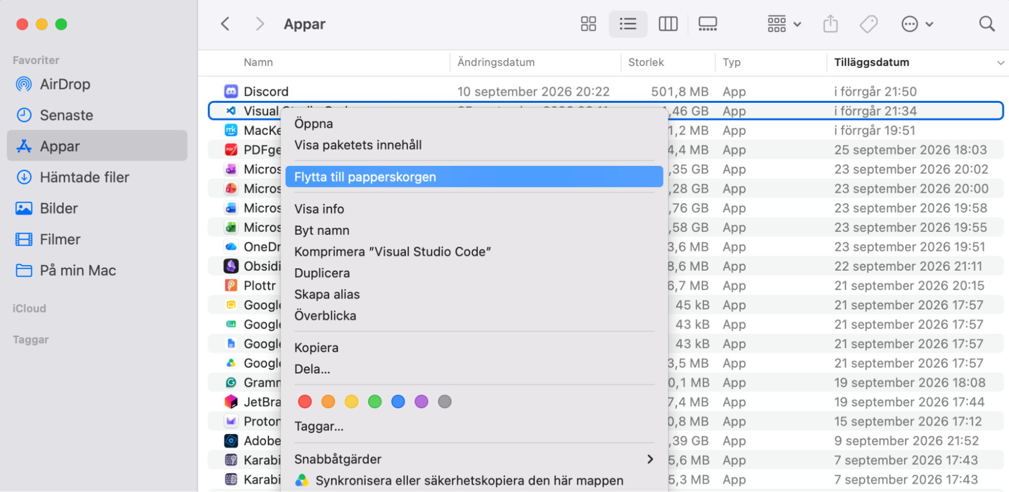 Högst upp i kolumnen Tilläggsdatum, i mappen Appar, ser du de senast nedladdade apparna. Välj den du inte behöver, högerklicka på den och välj Flytta till papperskorgen