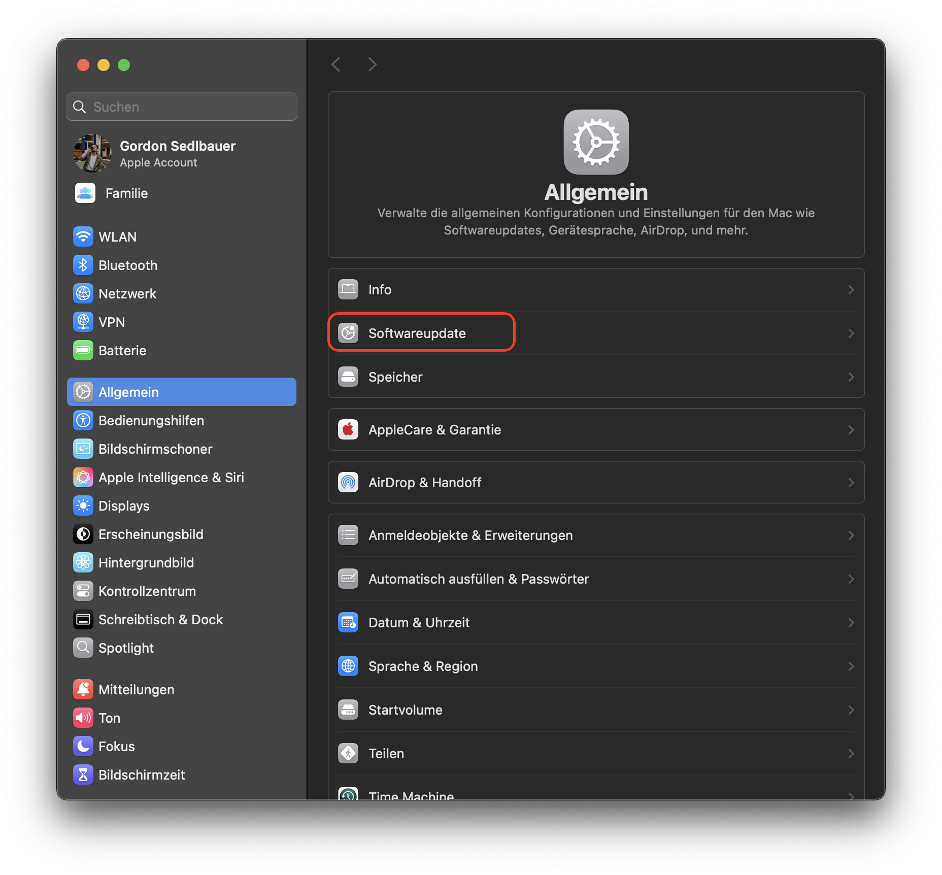 Um macOS zu aktualisieren, öffnen Sie als weitere Methode zur Fehlerbehebung beim Flash-Laufwerk die Systemeinstellungen im Apple-Menü, scrollen Sie nach unten zur Registerkarte Allgemein und wählen Sie die Option Softwareupdate oben im geöffneten Fenster.