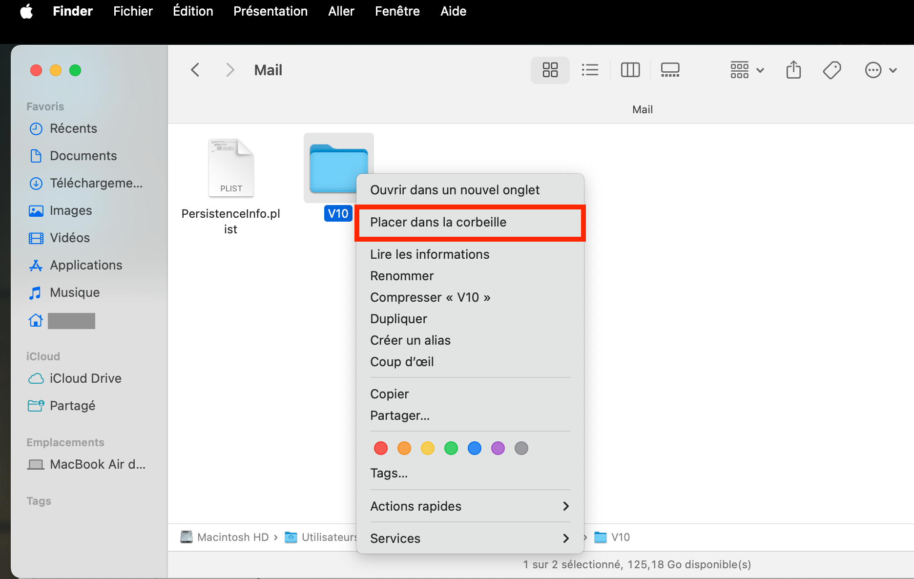 Une partie d'une fenêtre du Finder sur Mac. Un dossier est sélectionné et le menu contextuel est ouvert, avec l’onglet Placer dans la corbeille mis en évidence. Comment supprimer le cache mail sur Mac.
