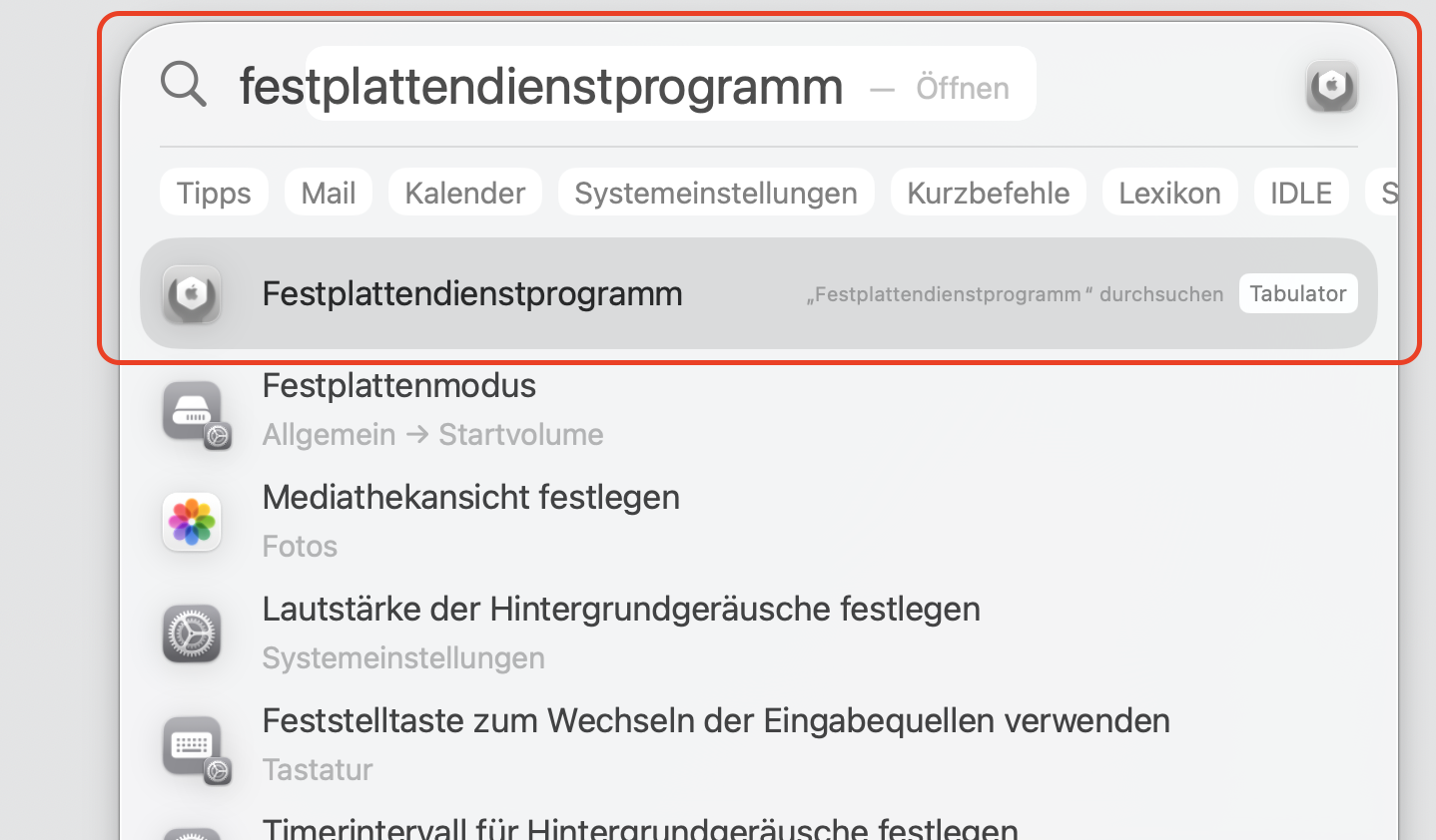 So greifen Sie auf das Festplattendienstprogramm zu, indem Sie in Spotlight danach suchen.