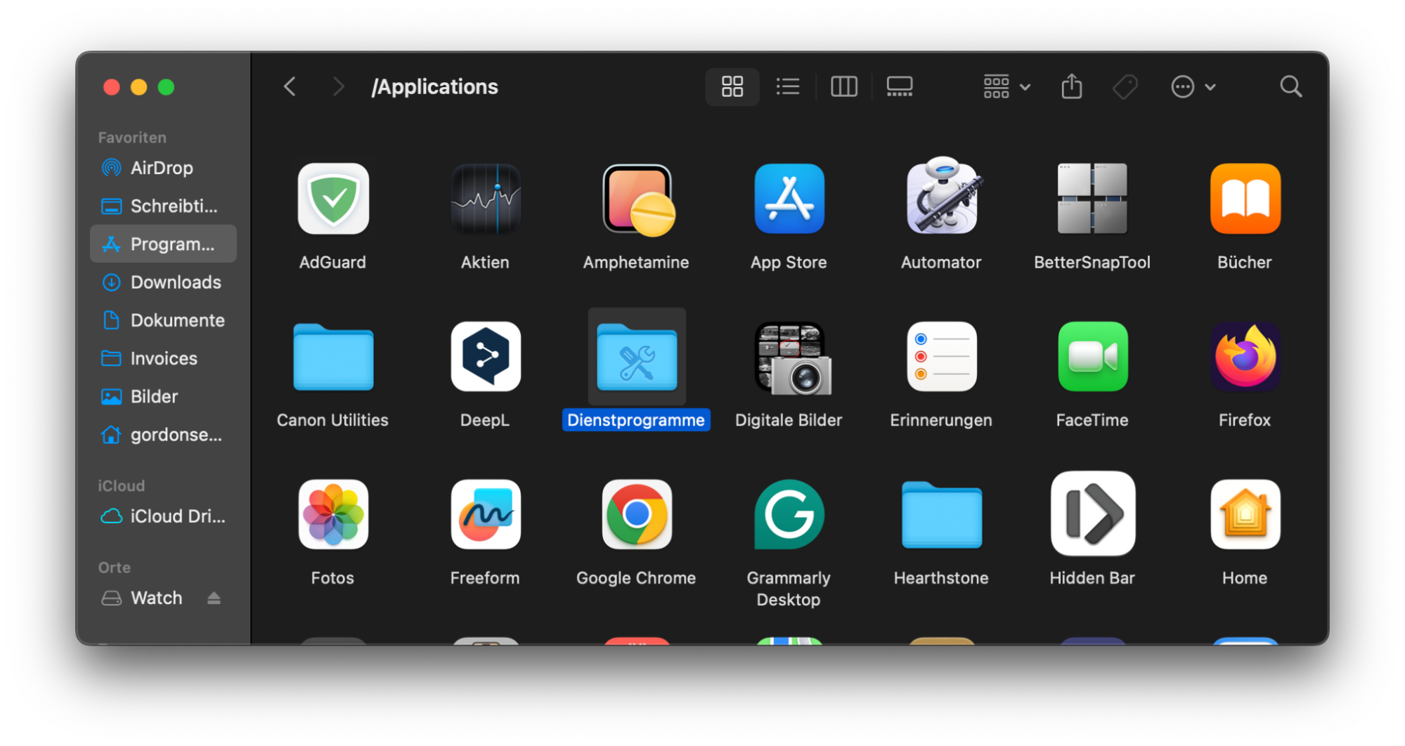 Sie können auch versuchen, das Problem, dass Ihr USB-Stick nicht angezeigt wird, mithilfe des Terminals zu beheben. Um die Fehlfunktion Ihres Flash-Laufwerks mit dem Terminal zu beheben, öffnen Sie zunächst das Finder-Fenster und suchen Sie den Ordner Dienstprogramme.