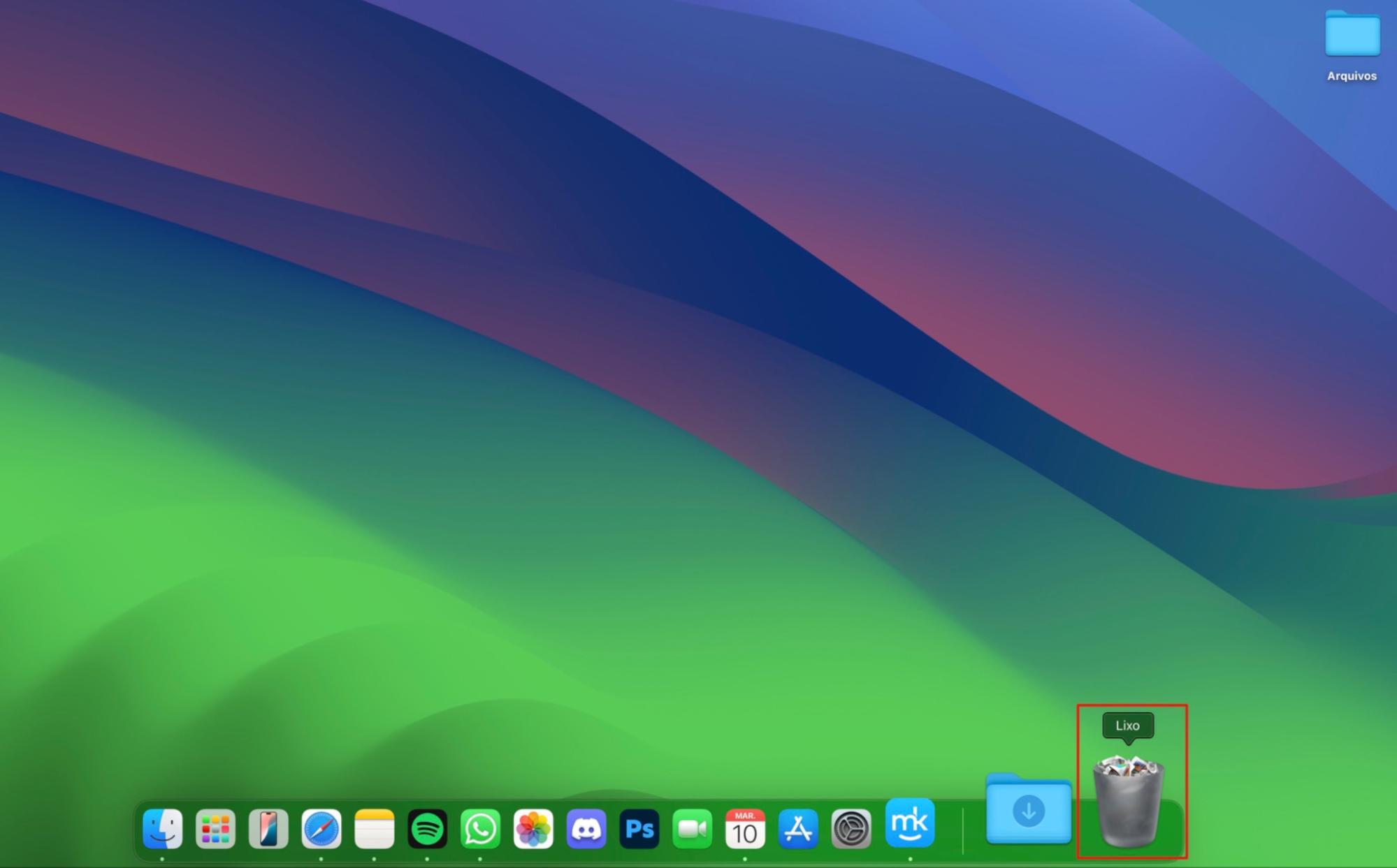Exclua os instaladores dos aplicativos após a instalação. Clique com o botão direito no ícone do aplicativo e escolha Mover para o Lixo. Como alternativa, arraste o aplicativo para o ícone do Lixo no canto direito do Dock e, em seguida, esvazie o Lixo para garantir que o arquivo seja excluído permanentemente.