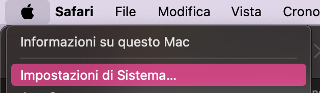 Il menu Apple su Mac che mostra alcune opzioni di sistema. Clicca Impostazioni di Sistema per accedere ai profili di sistema, dove puoi rimuovere i profili dannosi dal tuo computer.