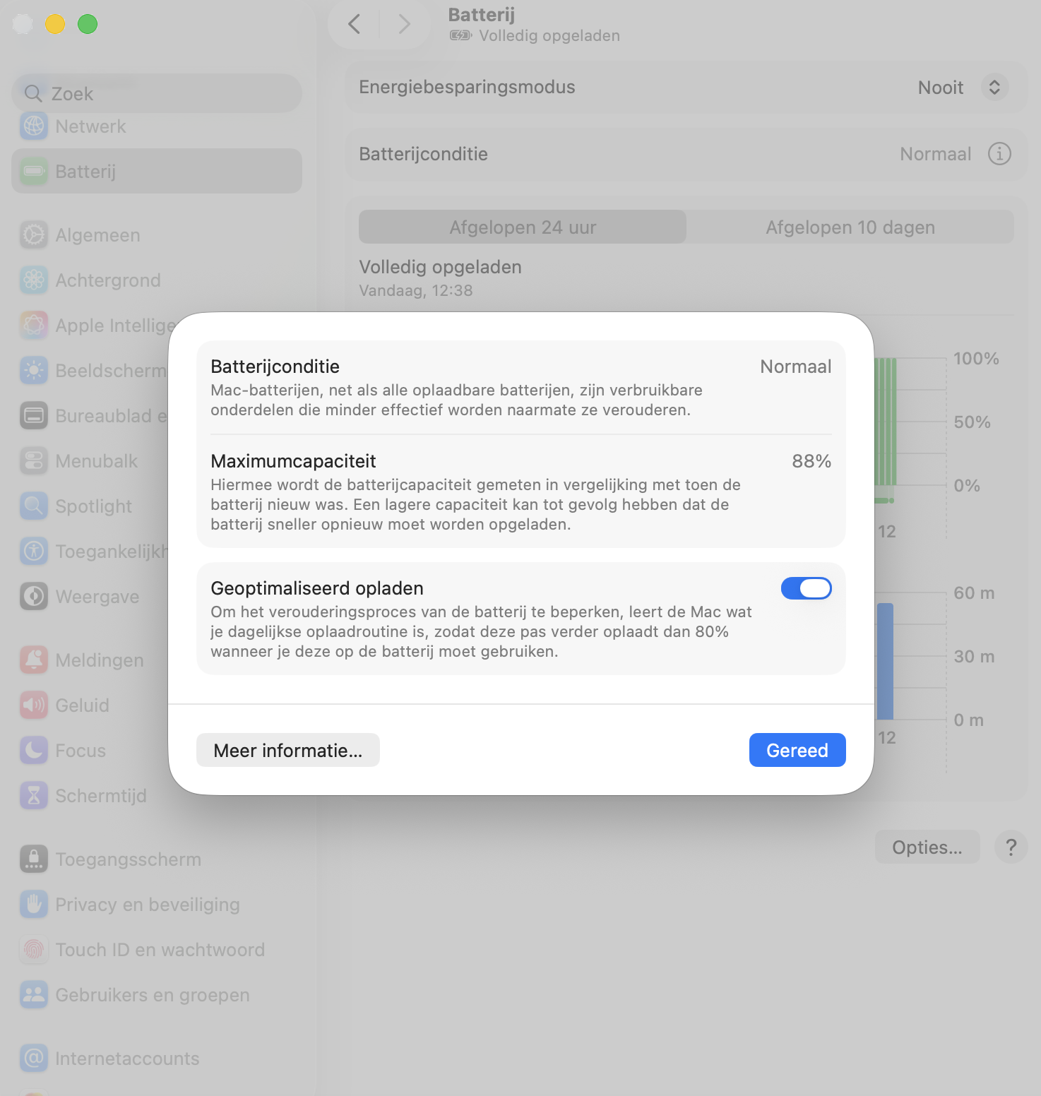 Je kunt  geoptimaliseerd opladen van de batterij uitschakelen in de  Systeeminstellingen van je MacBook. Als je je Mac meestal op netstroom gebruikt, kun je deze functie het beste ingeschakeld laten.
