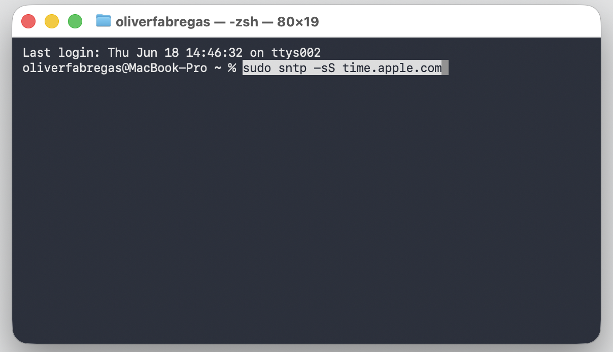 Terminal app on a MacBook, with the sudo sntp -sS time.apple.com command typed to force a date and time sync in macOS Tahoe.