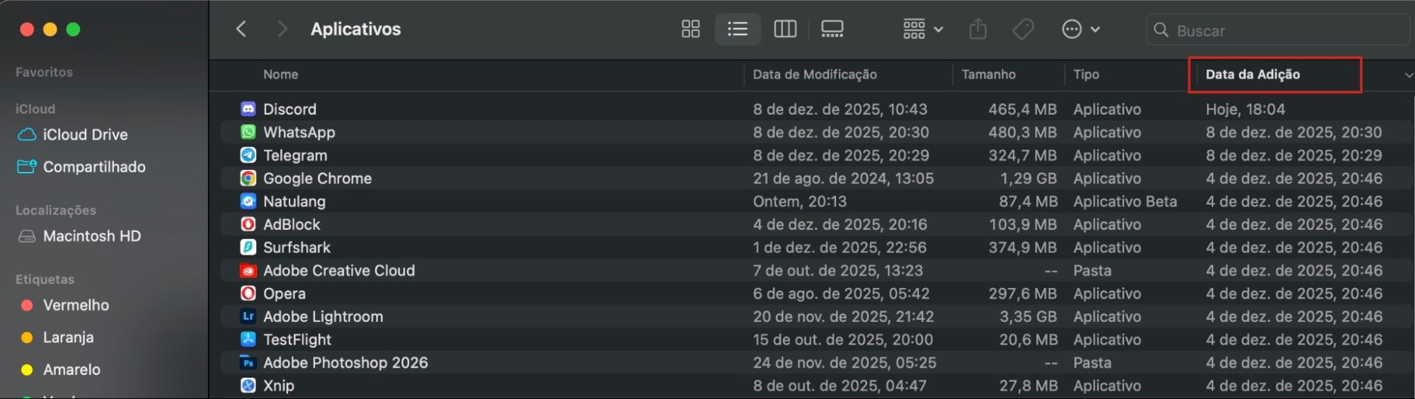 Na pasta Aplicativos, clique com o botão direito em qualquer lugar para abrir o menu. Em seguida, encontre e selecione a opção Data de Adição.