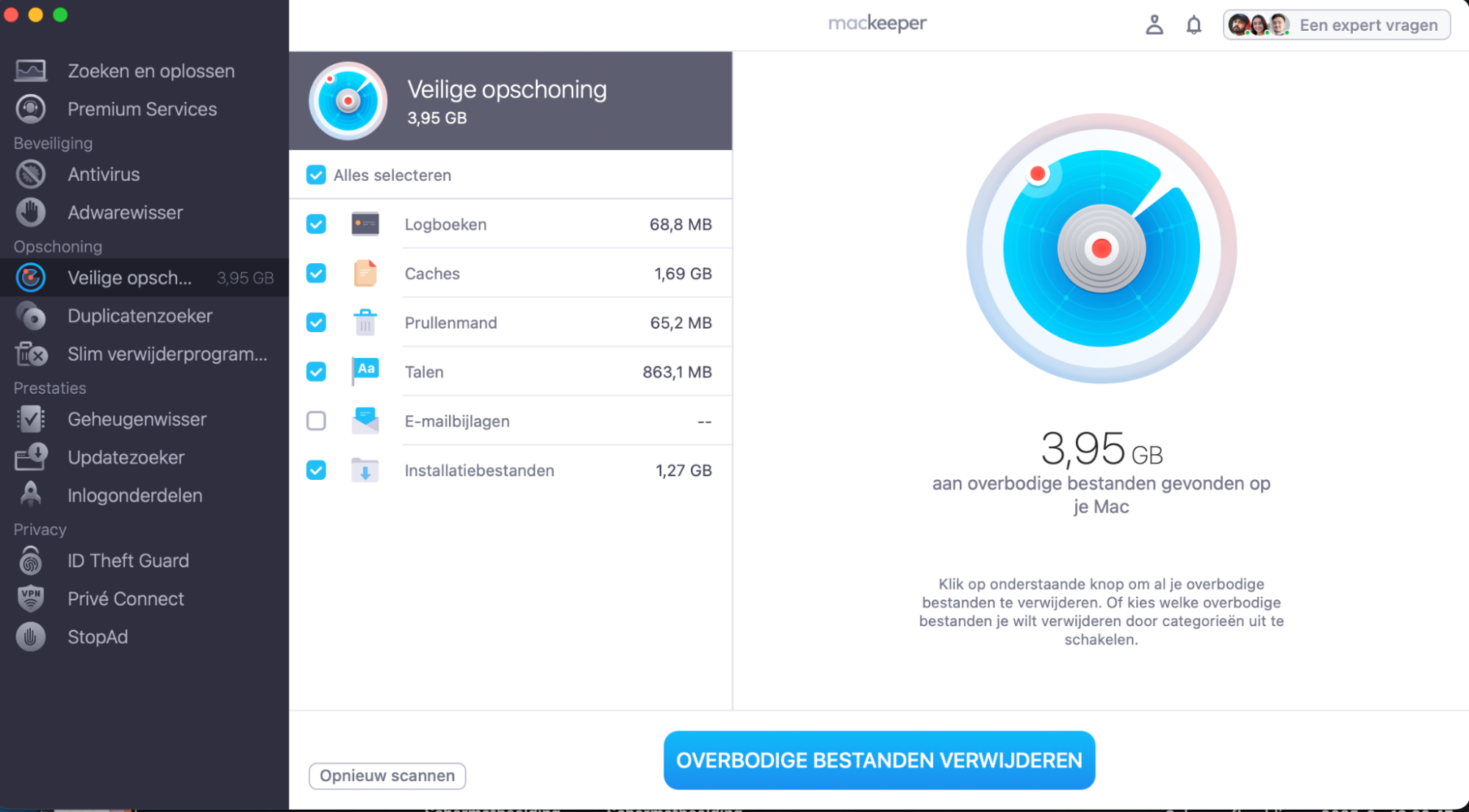Wanneer Veilige opschoning klaar is met het scannen van je Mac, krijg je een lijst te zien met bestanden die je veilig kunt verwijderen. Selecteer eenvoudig wat je wilt verwijderen en klik op de knop Onnodige bestanden opschonen.