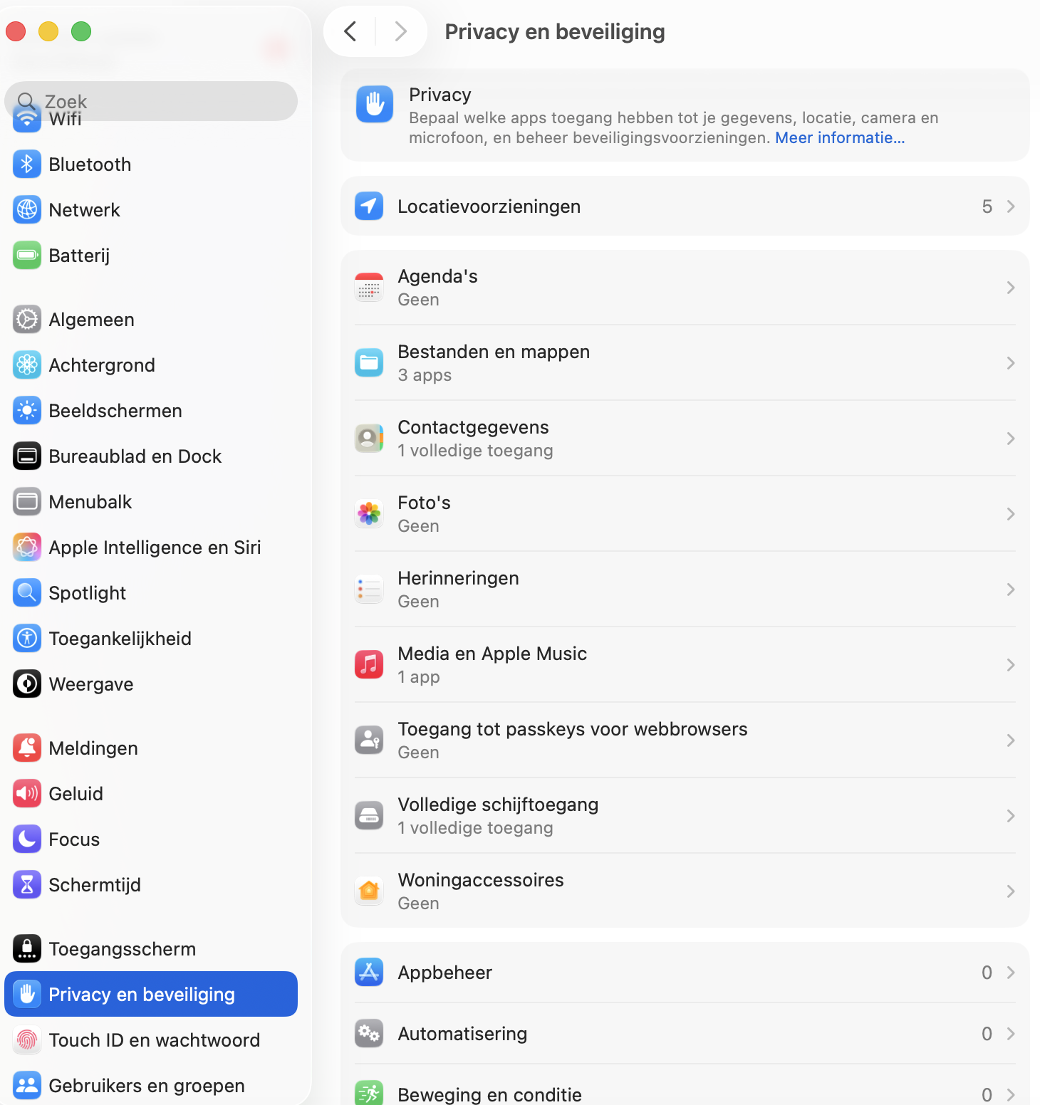 Open het tabblad Privacy en beveiliging en sta apps toe die uit de App Store zijn gedownload.