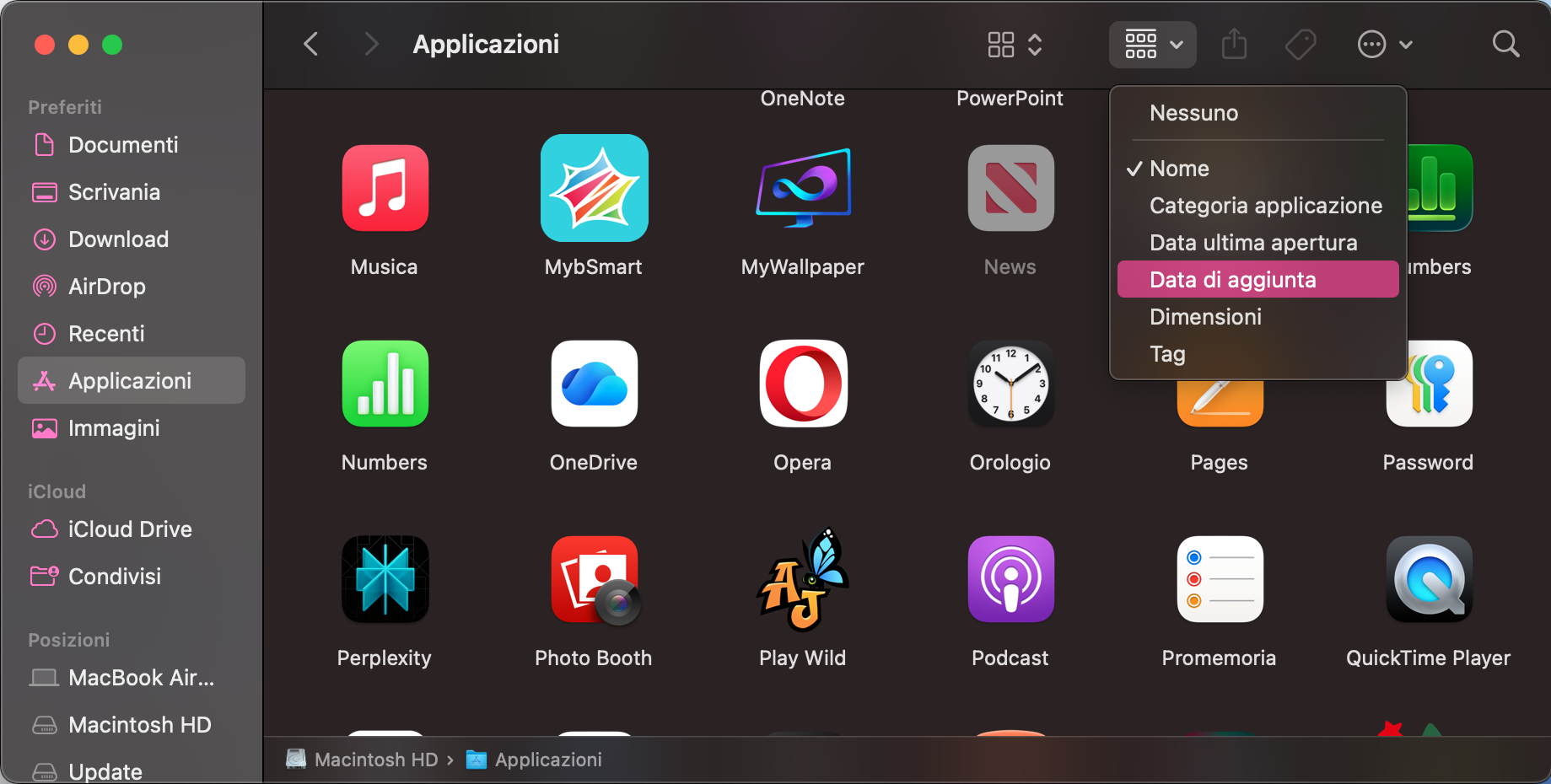 La cartella Applicazioni con il menu a tendina delle impostazioni aperto. Qui, Ordina per > Data di aggiunta sono scelti come passaggi successivi
