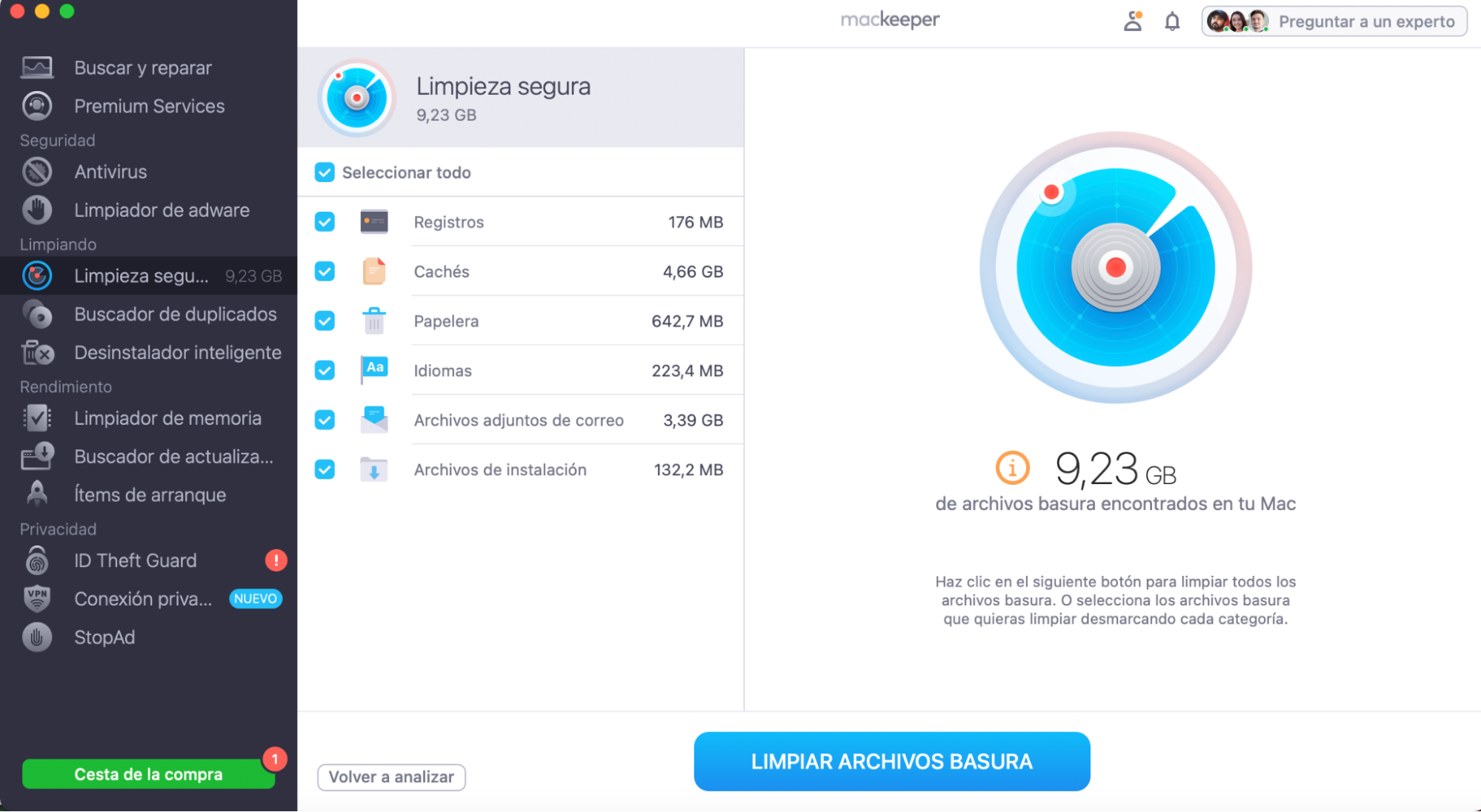 La aplicación le muestra la lista de elementos que pueden eliminarse de forma segura de tu Mac. Marca la casilla junto al archivo que deseas eliminar y haz clic en Limpiar archivos basura.