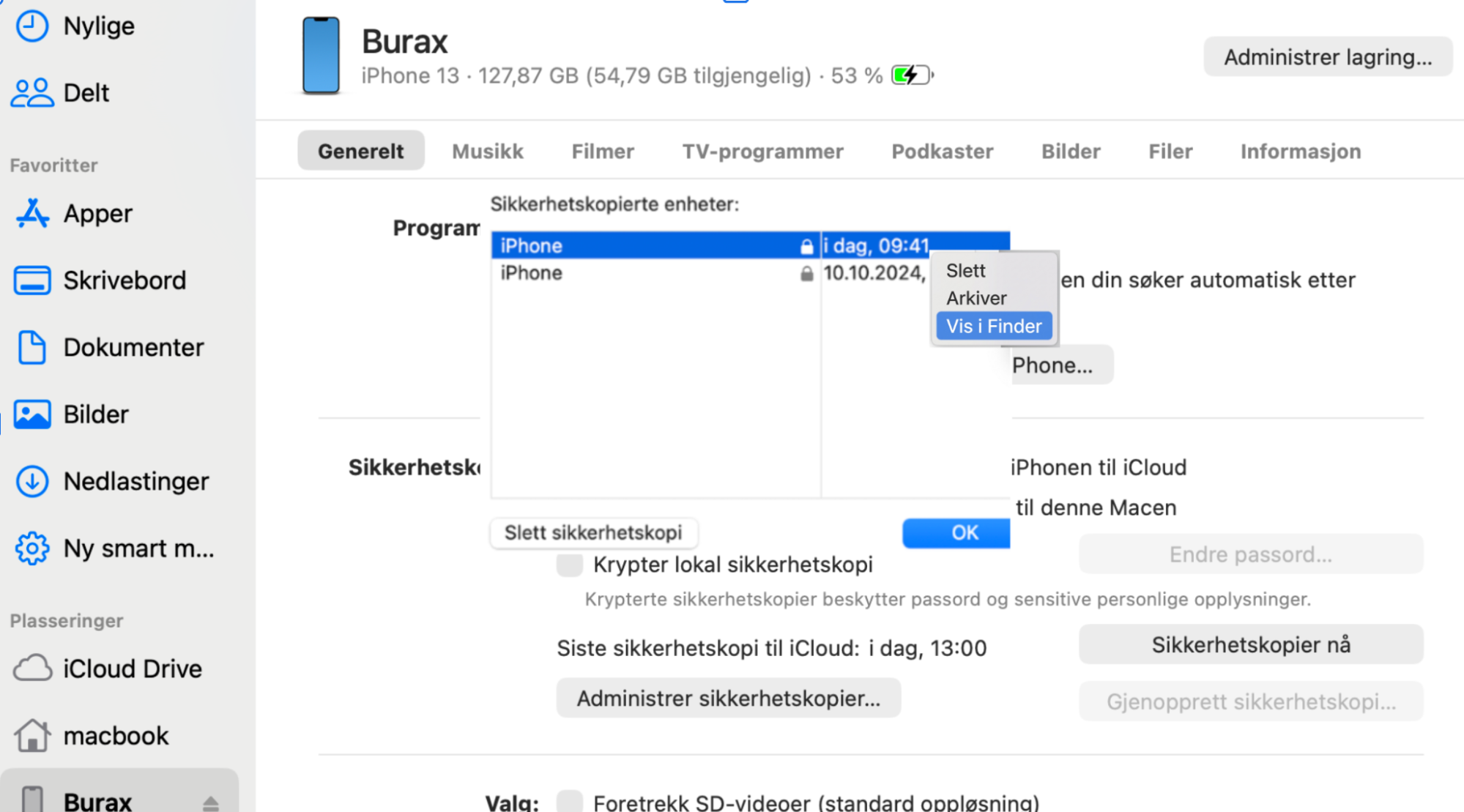 For å fjerne sikkerhetskopier av iPhone eller iPad åpner du Finder og velger den tilkoblede enheten i sidepanelet. Gå deretter til Generelt > Administrer sikkerhetskopier. Her kan du høyreklikke på en sikkerhetskopi og velge Slett eller Arkiver for å administrere sikkerhetskopiene og frigjøre lagringsplass.