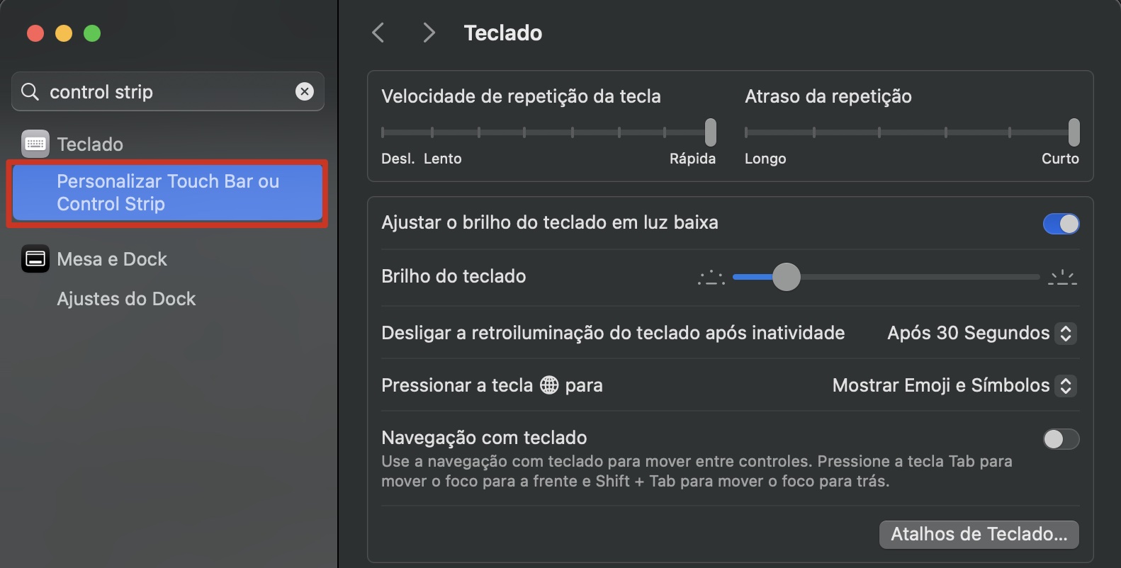 Na janela Teclado aberta no seu Mac, selecione a opção Personalizar Touch Bar ou Control Strip para continuar.