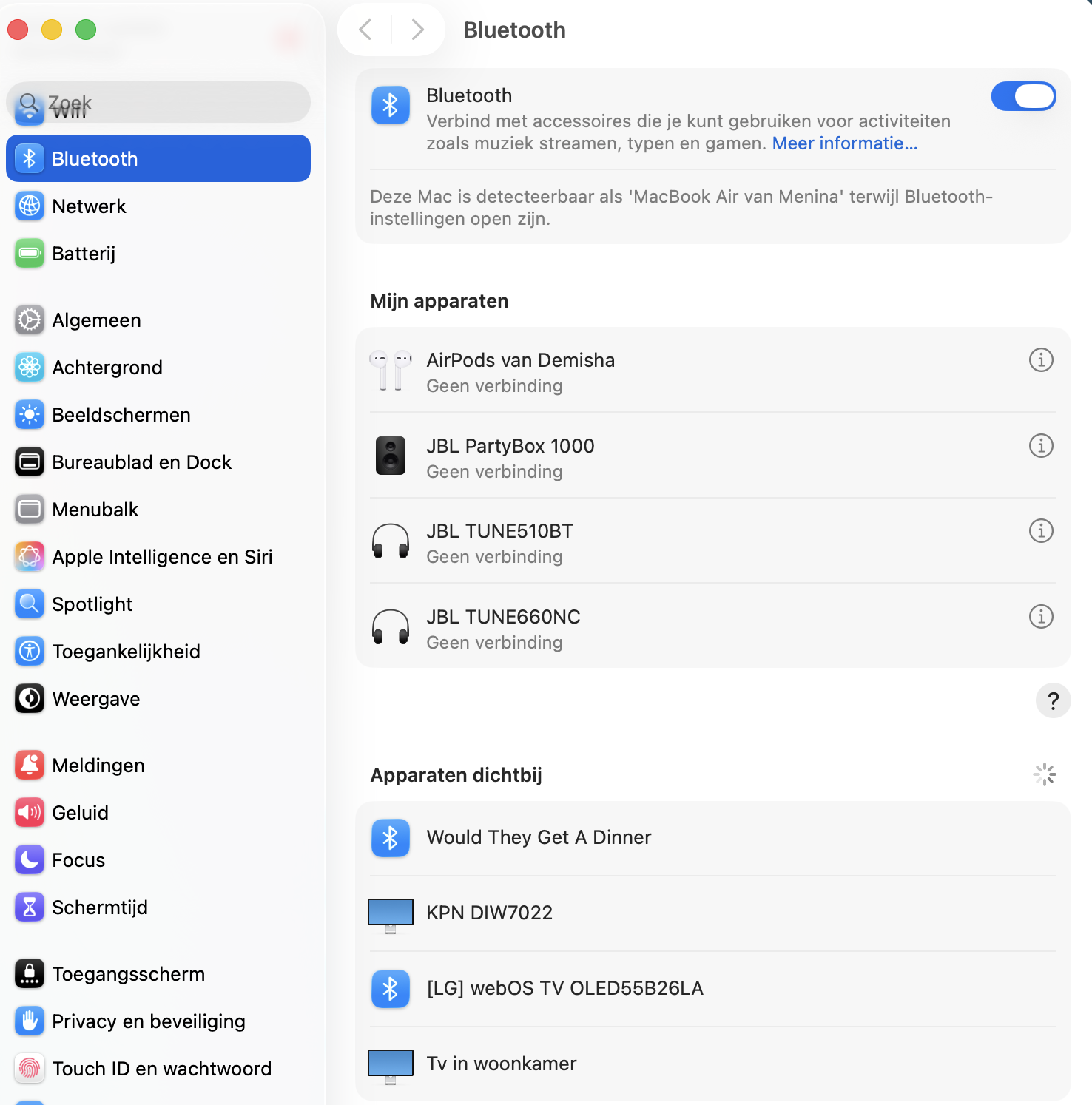 Om het apparaat opnieuw te koppelen, ga naar het Apple-menu, kies Systeemvoorkeuren en vervolgens Bluetooth. Control-klik op je muis en klik op de knop Verbinden om de apparaten opnieuw te koppelen.