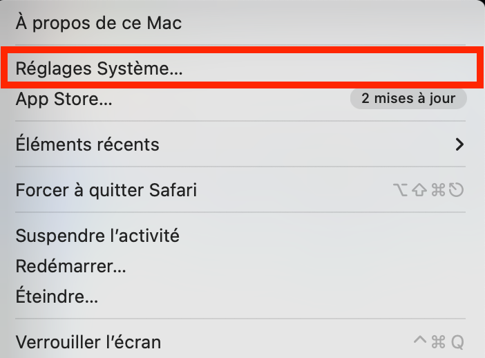 Si iCloud Drive prend trop de place sur votre Mac, activez l’optimisation du stockage en allant dans le menu Apple et en choisissant Réglages Système.