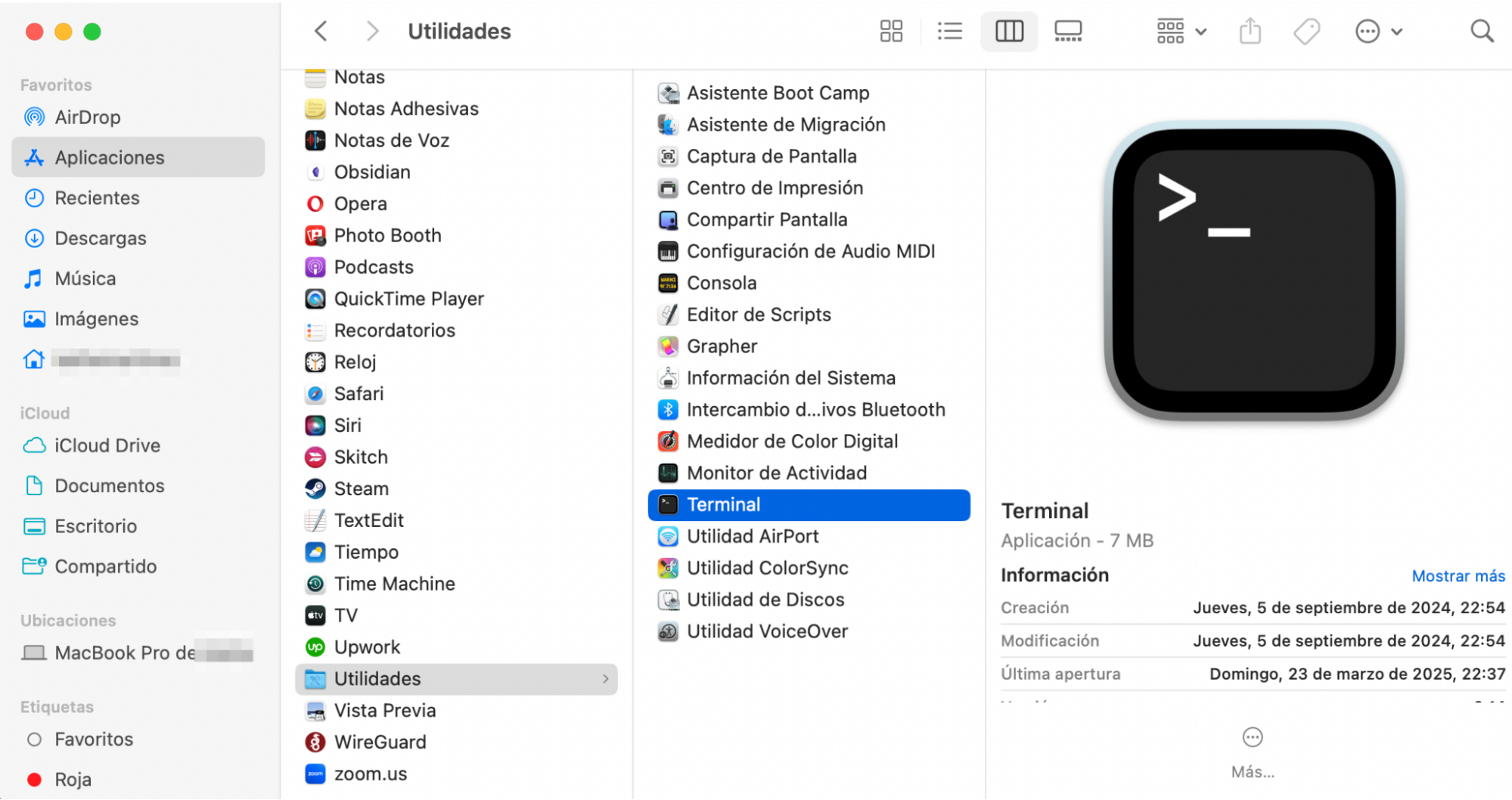 Para crear tu unidad USB de arranque, tendrás que utilizar la herramienta de línea de comandos de macOS, Terminal. Ábrela desde Aplicaciones > Utilidades.