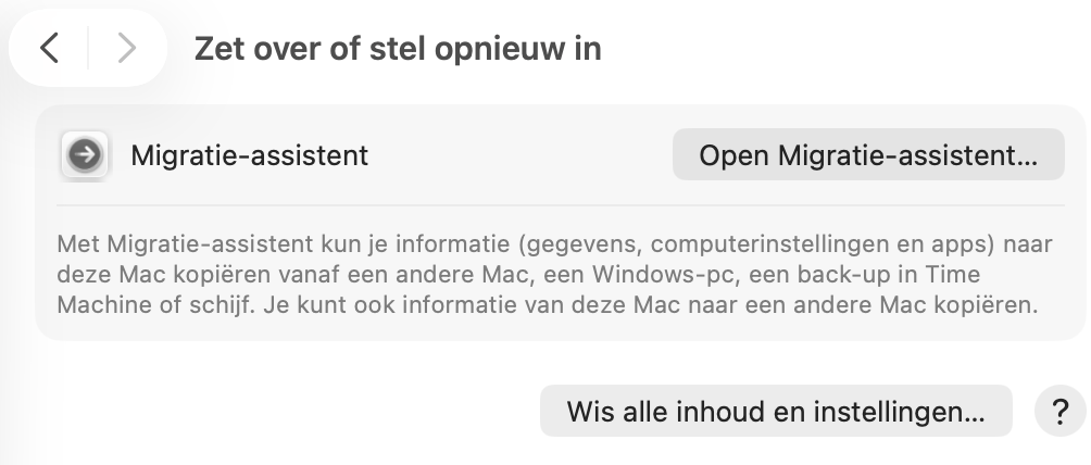 Op de volgende pagina zie je de optie Wis alle inhoud en instellingen. Voer vervolgens je beheerderswachtwoord in. Daarna wordt een aparte app geopend, waar je het proces kunt voltooien.