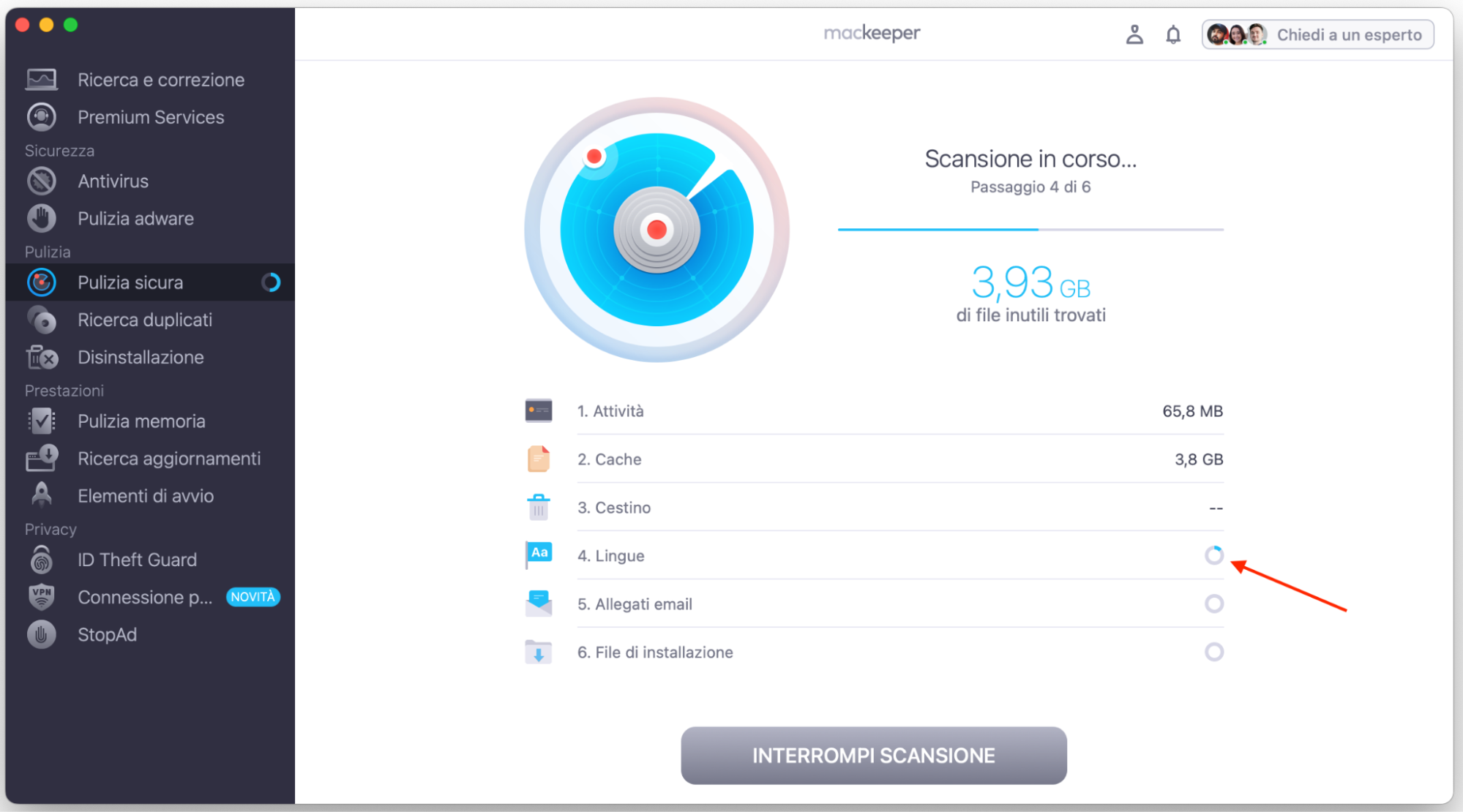 Pulizia Sicura eseguirà la scansione del tuo Mac alla ricerca di vecchi file di log, dati nella cache, file nel Cestino e altro ancora. Durante l’analisi vedrai un conteggio in tempo reale dei risultati trovati.