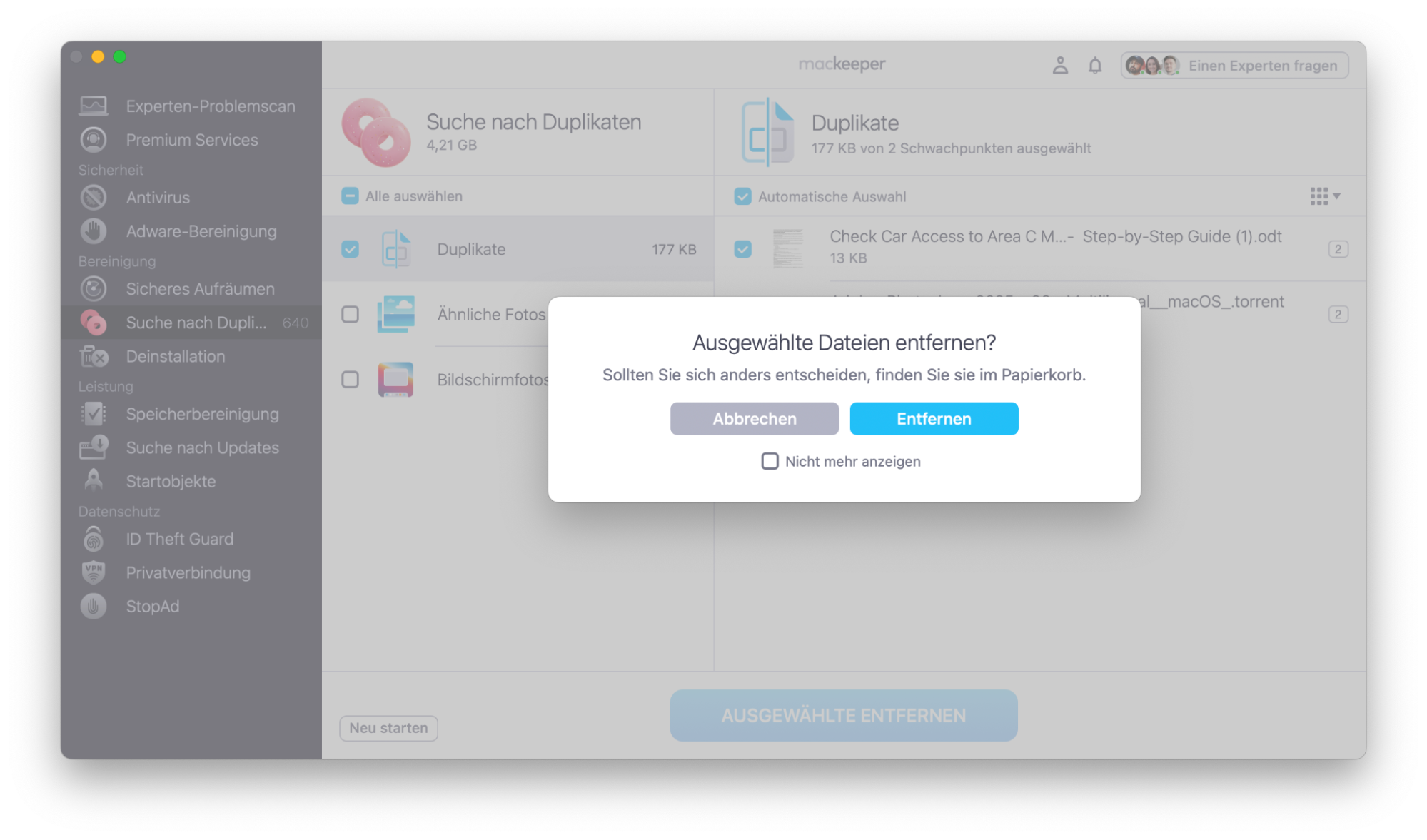 Sehen Sie sich die Suchergebnisse der Suche nach Duplikaten von MacKeeper an, wählen Sie die Duplikate aus, die Sie nicht mehr benötigen, und klicken Sie auf Ausgewählte entfernen.