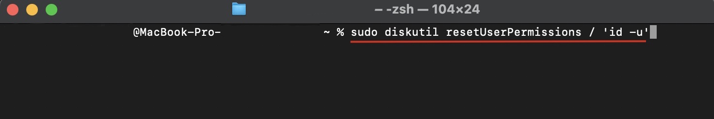 Uma janela do Terminal em um Mac. Utilize o comando sudo diskutil resetUserPermissions / 'id -u' para reparar as permissões do disco no MacBook.