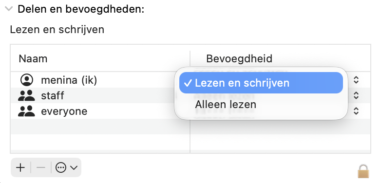 Je moet controleren of je lees- en schrijfrechten hebt. Als dat niet zo is, kun je geen wijzigingen aanbrengen op je Mac, waaronder kopiëren en plakken.