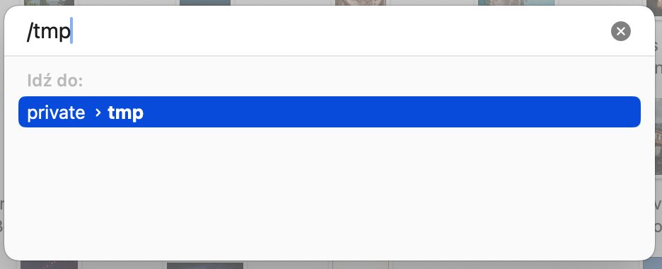 Finder na Macu z widoczną funkcją Idź do Folderu. Aby usunąć pliki tymczasowe Photoshopa, wpisz najpierw /tmp, a następnie naciśnij enter, aby przejść do folderu tymczasowego.