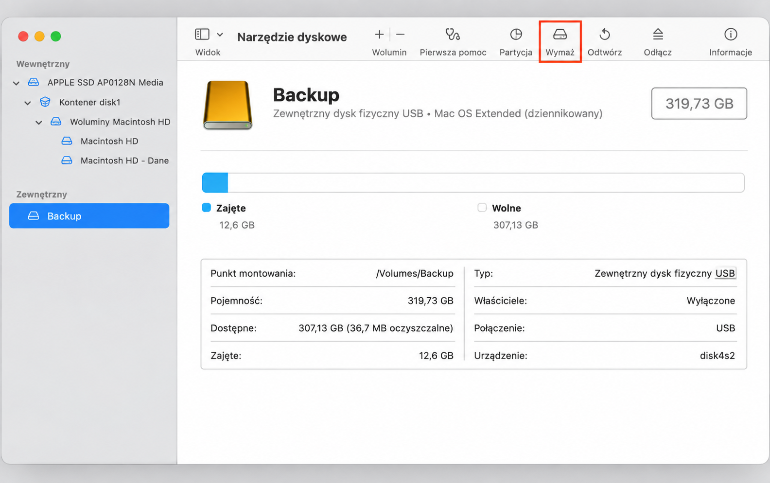 Otwórz Narzędzie dyskowe z Aplikacje > Narzędzia, wybierz swój dysk zewnętrzny w panelu bocznym po lewej stronie, a następnie kliknij przycisk Wymaż.